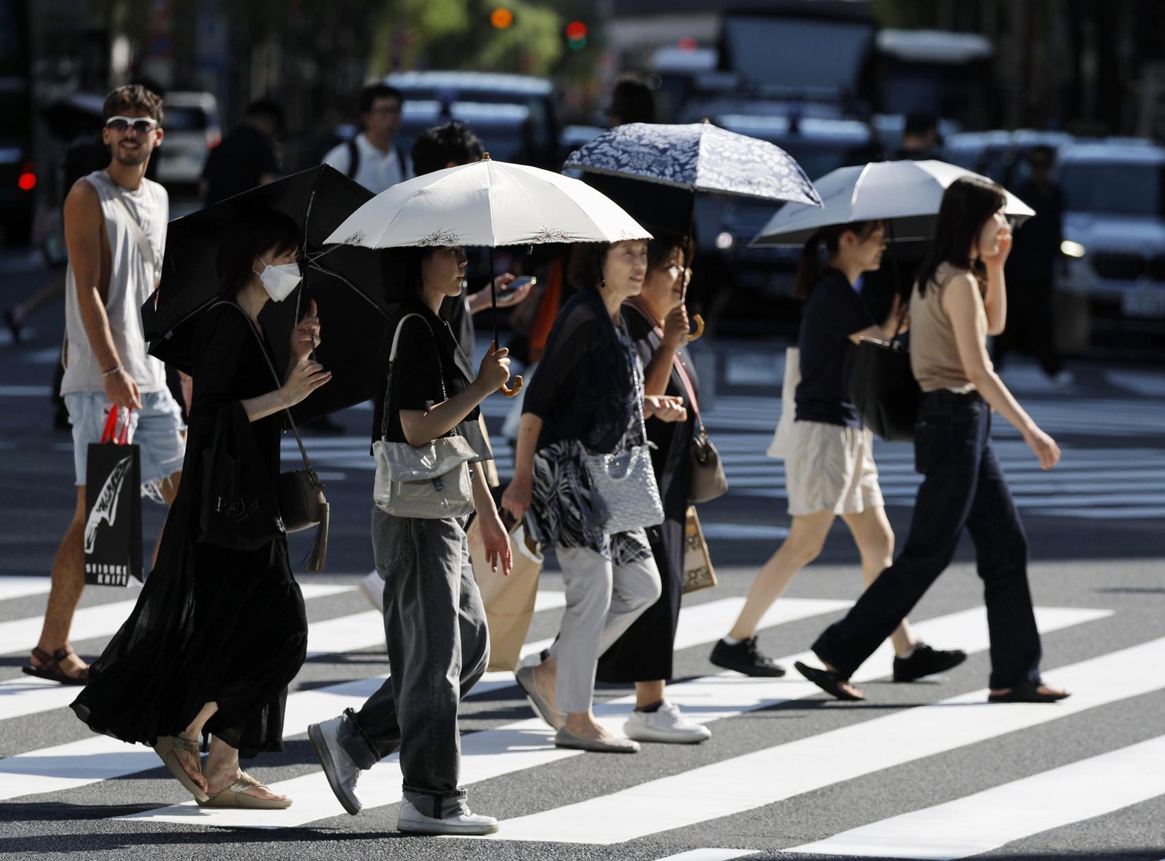 10,000 taken to hospital in week for heat-related illnesses in Japan