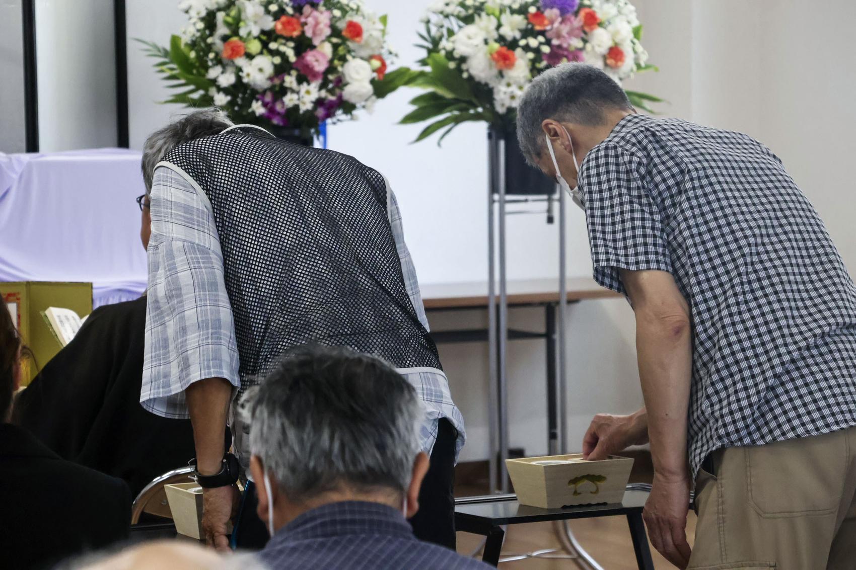 Osaka elderly ensure no one faces a lonely farewell