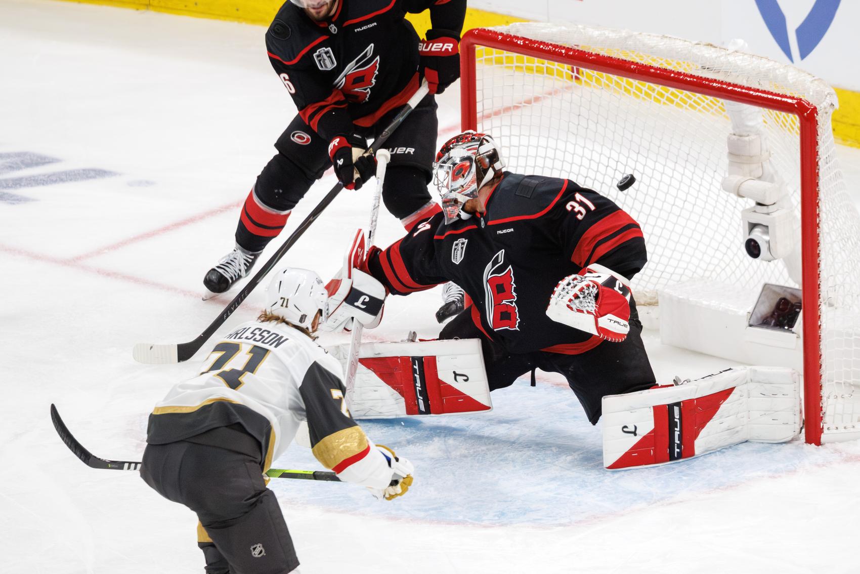 Vegas Golden Knights beat Carolina Hurricanes 5-4 in Game 1 of Stanley Cup Final