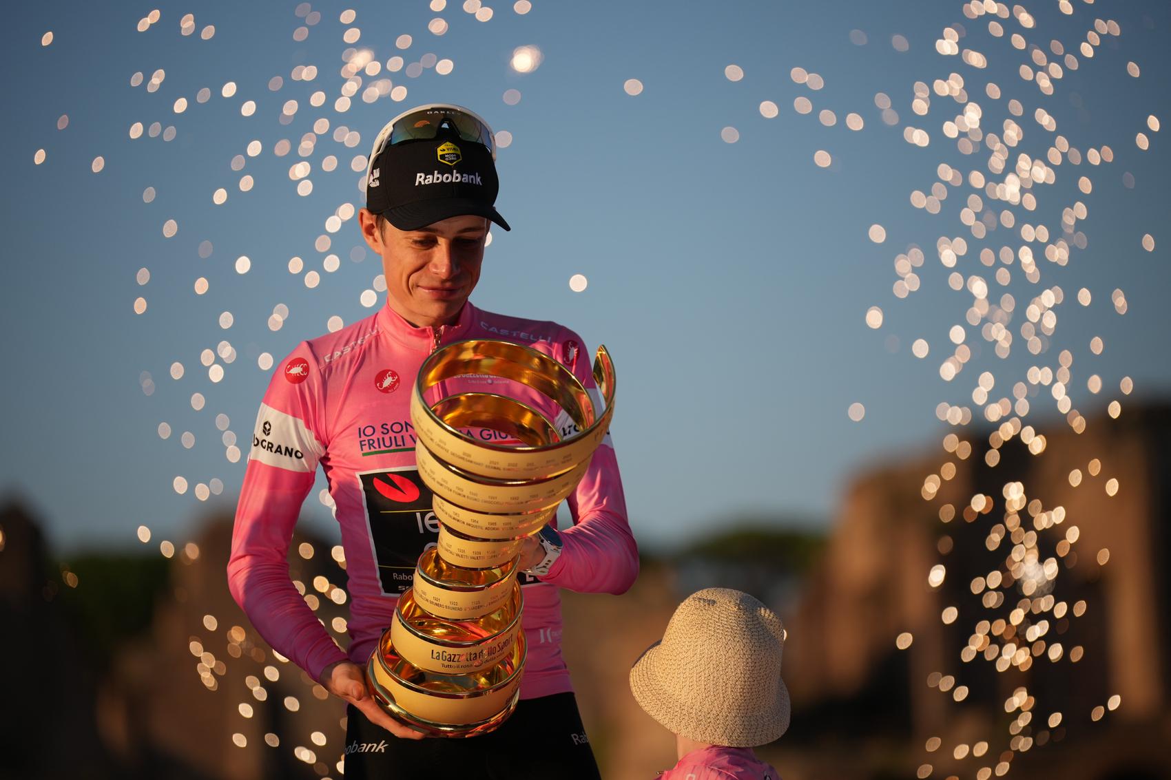 Jonas Vingegaard wins Giro d’Italia to become 8th male rider to win all 3 Grand Tours