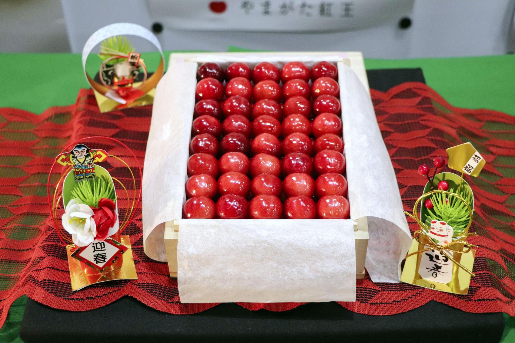 Premium cherries fetch over ¥1 mil in year's 1st auctions in Japan